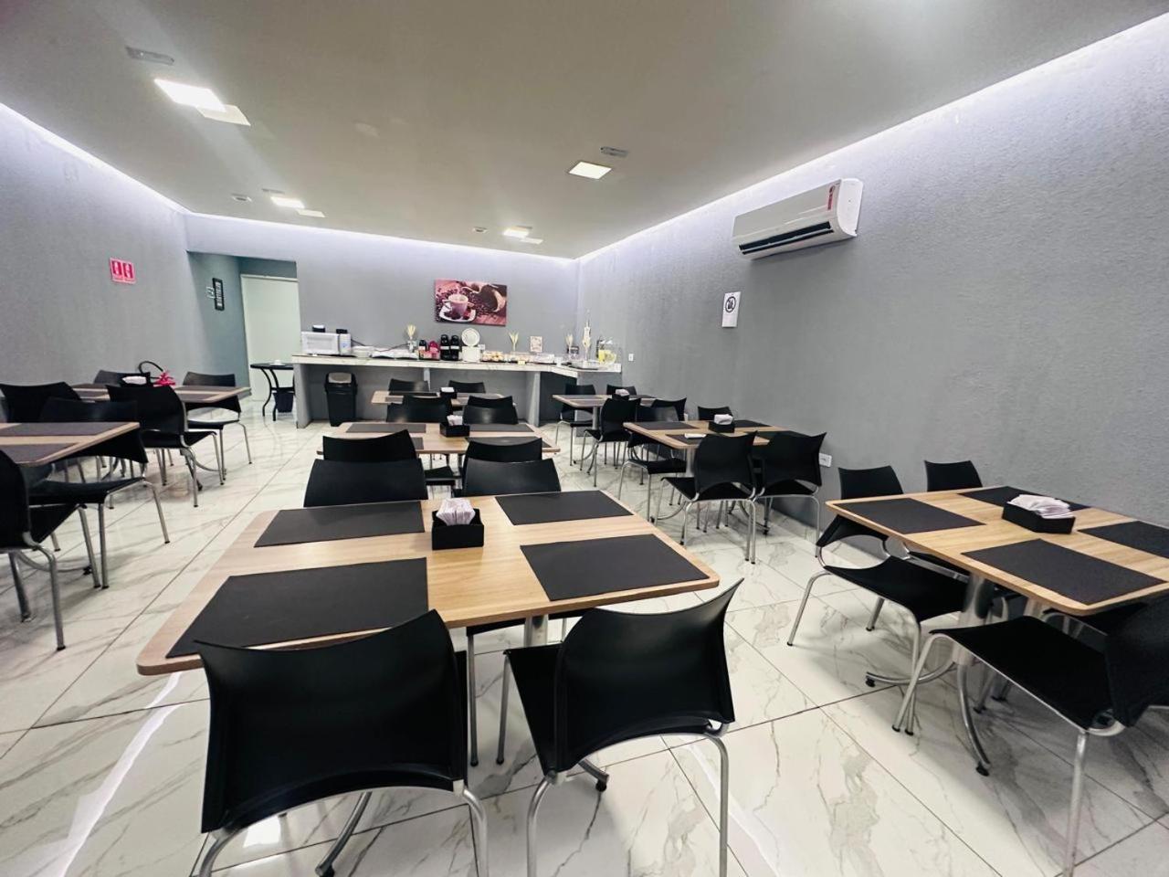 On Park E Estacionamento Traslado 酒店 *